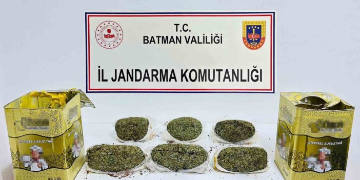 Batman’da yağ tenekeleri içinde 5 kilo 800 gram kubar esrar yakalandı