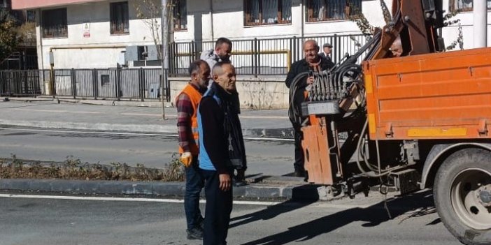 Hakkari’de şehir içi trafik levhaları dikildi