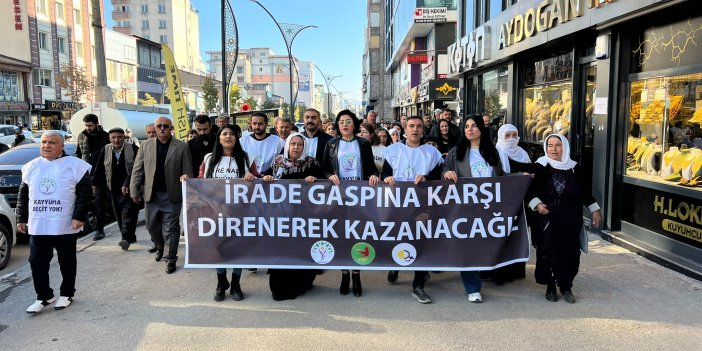 Kayyım atamalarına tepkiler sürüyor: DEM Parti’den Yüksekova’da basın açıklaması