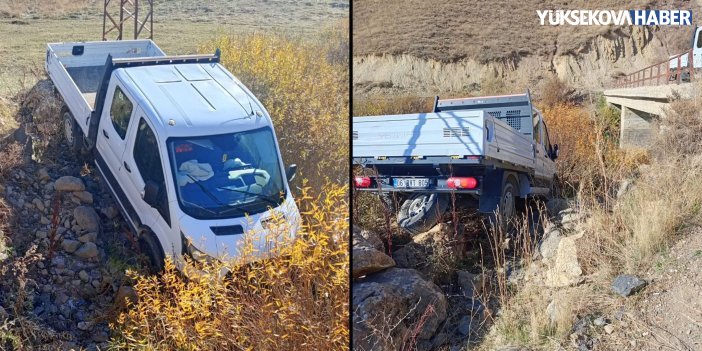 Yüksekova Belediyesi’ne ait kamyonet dere yatağına uçtu: 2 yaralı