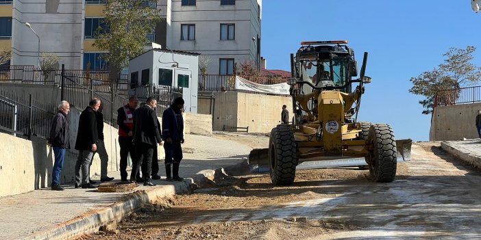 Esenyurt Mahallesi ile Bajerge TOKİ'de parke taşı ve asfalt çalışmaları devam ediyor