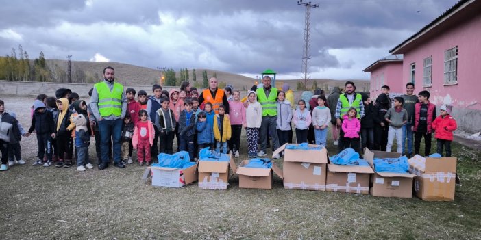 Başkan Aydoğdu’dan 300 öğrenciye kışlık bot yardımı