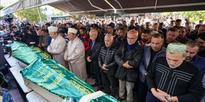 İzmir'deki yangında yaşamını yitiren 5 kardeş son yolculuklarına uğurlandı