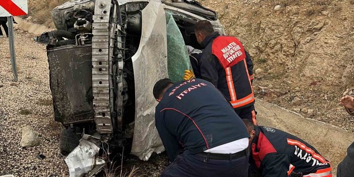 Malatya’da kontrolden çıkan araç şarampole devrildi: 5 kişi yaralandı