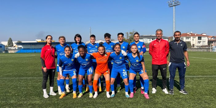 Yüksekova Spor Kadın Futbol Takımı Kocaeli deplasmanında