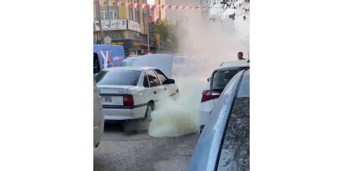 Adıyaman'da seyir halindeki otomobil alev aldı