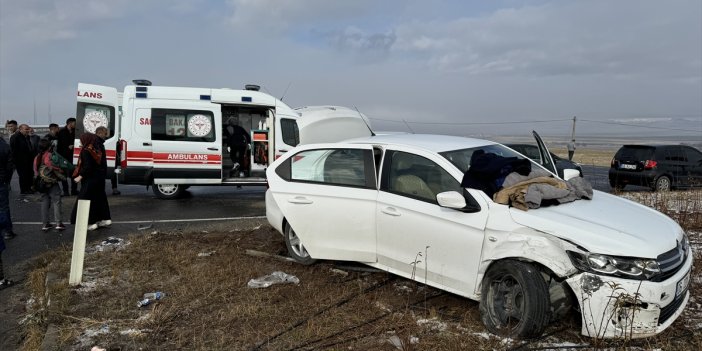 Ağrı'da 3 ayrı trafik kazasında 4 şahıs yaralandı