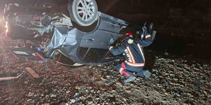 Malatya'da direksiyon hakimiyetini kaybeden araç yoldan çıktı: 2 yaralı