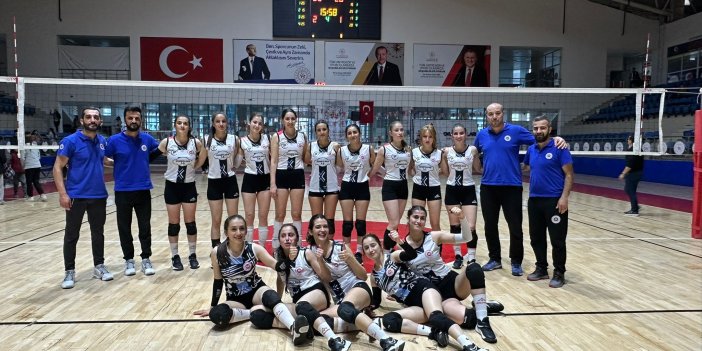 Hakkari Sportif Faaliyetler Kadın Voleybol Takımı, Van İpekyolu'nu yendi