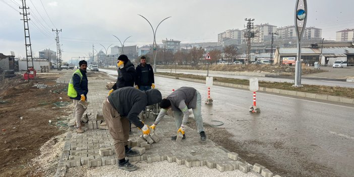 Yüksekova’da İpekyolu üzerindeki parke taşı çalışmaları tamamlanmak üzere