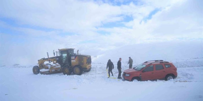 Muş’ta karda mahsur kalan 2 kişi kurtarıldı