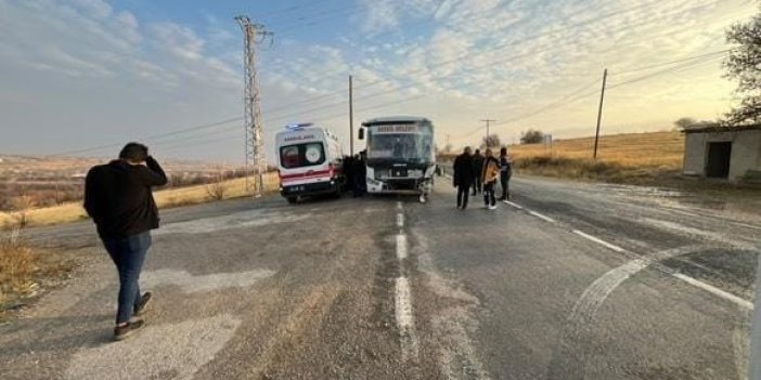 Elazığ’da otobüs ile kamyonet çarpıştı: 4 kişi yaralandı