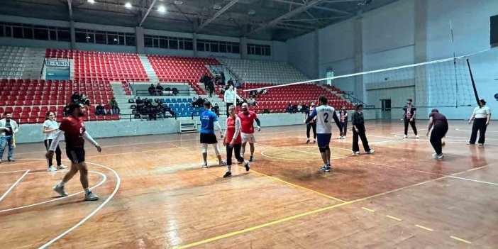 Patnos’ta 24 Kasım Öğretmenler Günü kapsamında Voleybol Turnuvası gerçekleştirildi