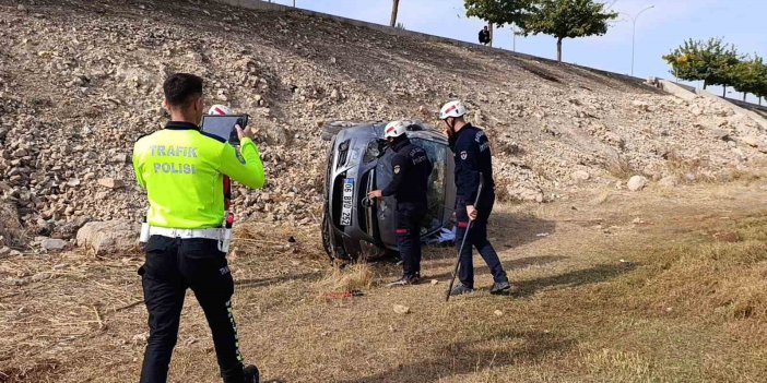 Urfa’da otomobil şarampole devrildi: 3 yaralı