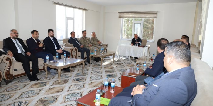 Şemdinli Kaymakamı Akpınar’dan kışa hazırlık ve karla mücadele toplantısı