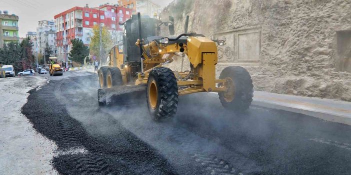 Mardin Büyükşehir Belediyesinin yol bakım ve onarım çalışmaları devam ediyor