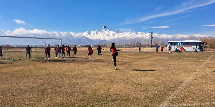 Yüksekova Belediyespor, maç öncesi hazırlıklarını tamamladı