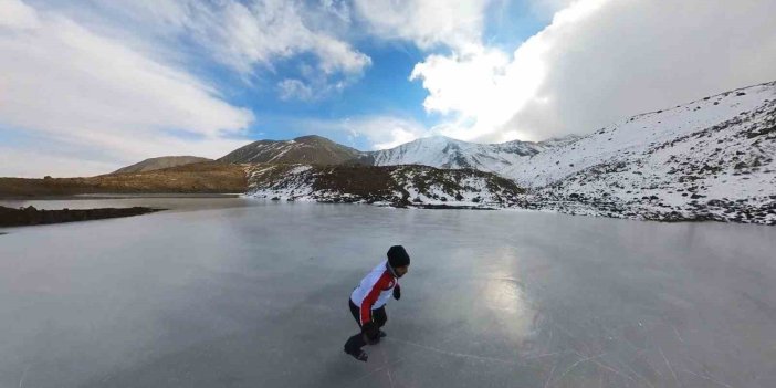 Erzincan'da 3 bin 549 rakımda buz pateni yaptı