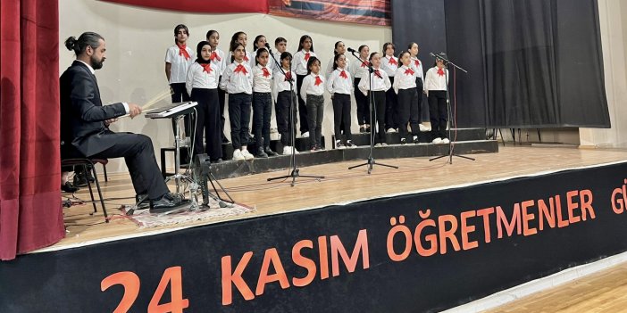 Yüksekova’da “Öğretmenler Günü” çeşitli etkinliklerle kutlandı