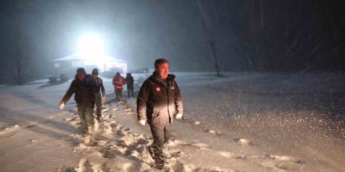 Erzincan’da tipide mahsur kalanlara ulaşmak için ekipler seferber olundu