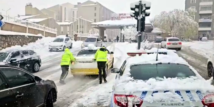 Bitlis'te kar trafiği aksattı, küçük çaplı kazalar meydana geldi