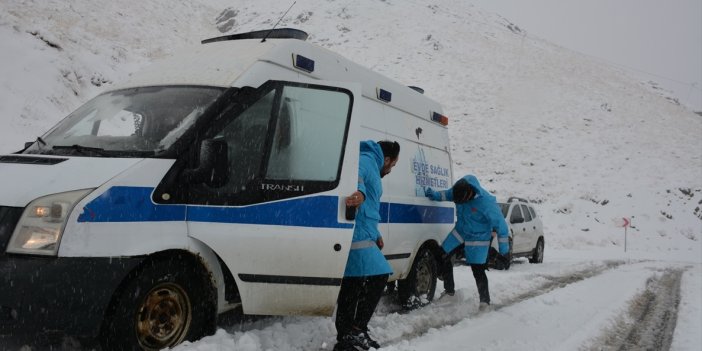 Durankaya'da kar ulaşımda aksamaya neden oldu