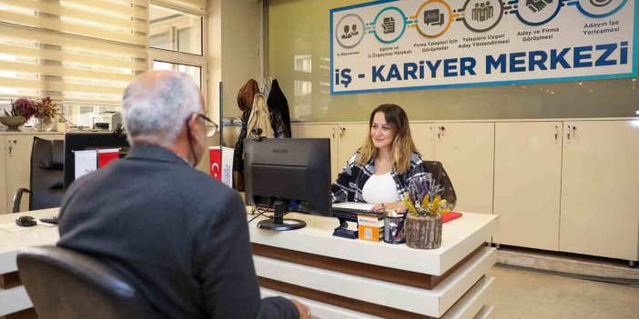 İş arayan ve kariyer planı yapan gençlere Antep Büyükşehir destek oluyor