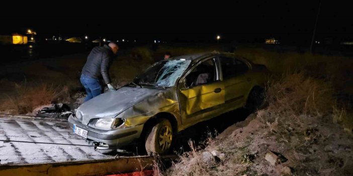 Bitlis'te buzlanan yolda otomobil takla attı: 3 yaralı