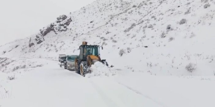 Siirt’te mahsur kalan akaryakıt tankeri ve yolcu minibüsü kurtarıldı