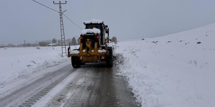 Van'da kar yağışından kapanan 134 yerleşim yerinin yolu açıldı