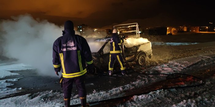 Van'da sürekli arıza yapan kamyonetini yaktı