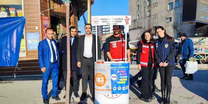 Yüksekova’da kadına yönelik şiddetle mücadele için stand kuruldu