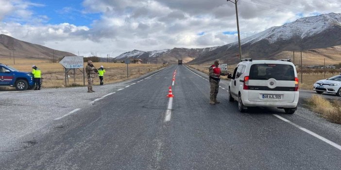 Van'da çeşitli suçlardan aranan 19 şahıs tutuklandı