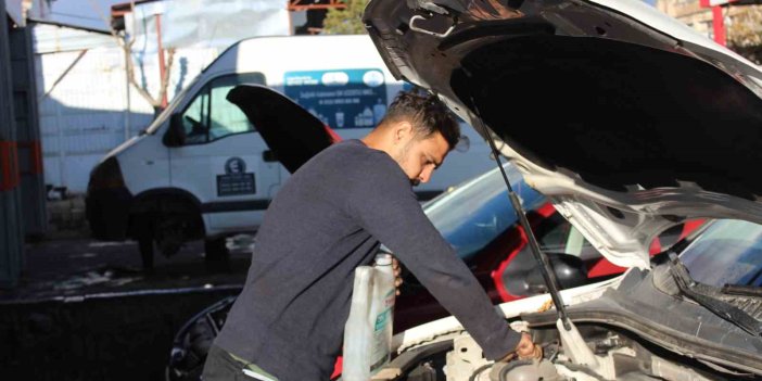 Siirt'te oto tamircilerden araç sahiplerine kışlık bakım uyarısı