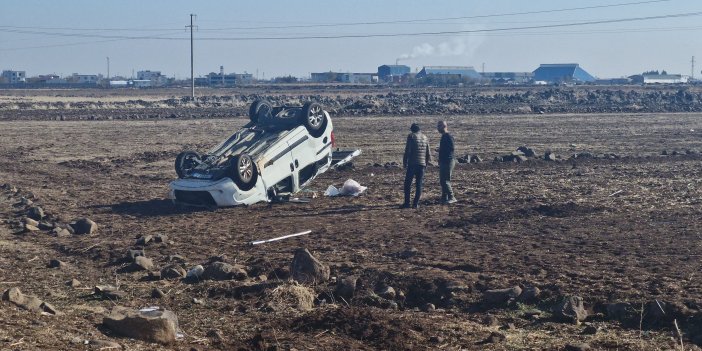 Diyarbakır'da kontrolden çıkan araç tarlaya uçtu; 4 yaralı