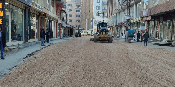 Yüksekova: Kültür Sanat Sokağı’nda yol yenileme çalışmaları devam ediyor