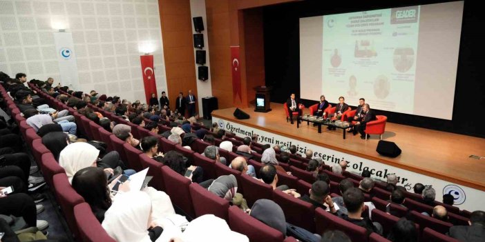 Türkiye’nin ilk tematik "Yüzer GES Zirvesi" Adıyaman’da düzenlendi