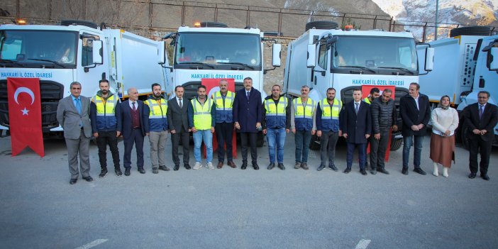 Hakkari İl Özel İdaresi'ne 6 yeni katı atık toplama aracı kazandırıldı