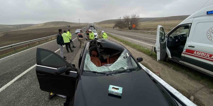 Diyarbakır’da tırdan fırlayan tekerin seyir halindeki otomobilin tavanına düşmesiyle 1 kişi öldü