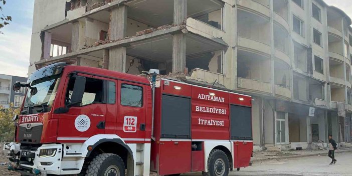 Adıyaman'da hasarlı binada çıkan yangın paniğe neden oldu