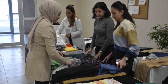 Bitlis'te üniversiteli kız öğrencilerinden örnek davranış