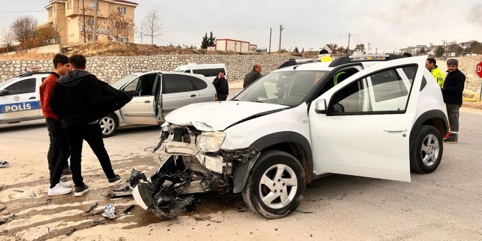 Adıyaman'da iki otomobil çarpıştı: 2 yaralı