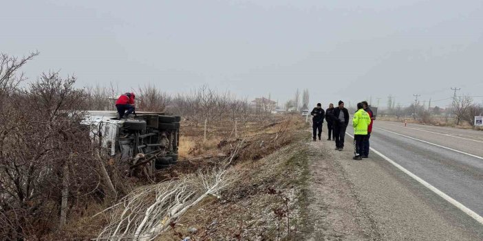 Malatya'da kontrolden çıkarak devrilen kamyonun sürücüsü yaralandı