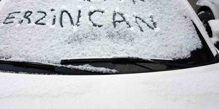 Erzincan güne kar yağışıyla uyandı