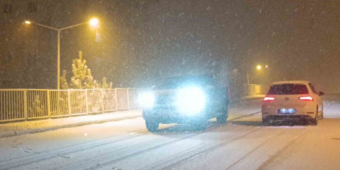 Van’da yoğun kar yağışı etkili oluyor