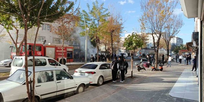 Batman'da seyir halindeyken yanan otomobili itfaiye söndürdü