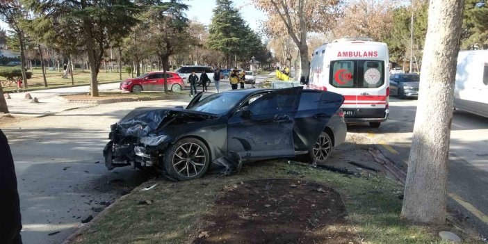 Malatya'da otomobillerin çarpıştığı kazada 2’si çocuk 3 kişi yaralandı