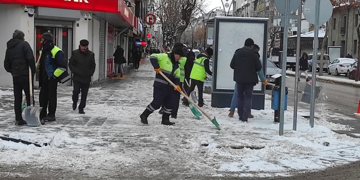 Van'da kar yağışından 21 yerleşim yeri ulaşıma kapandı