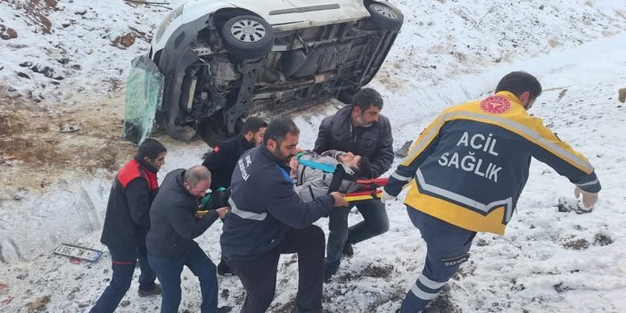 Bingöl’de otomobil yan yattı: 2 kişi yaralandı