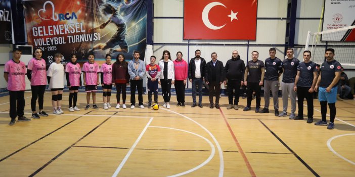 Çukurca Geleneksel Voleybol Turnuvası devam ediyor